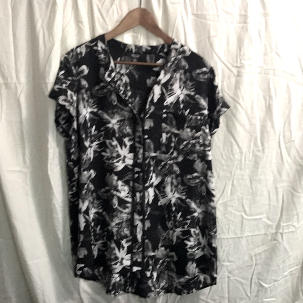 Short sleeved dress top